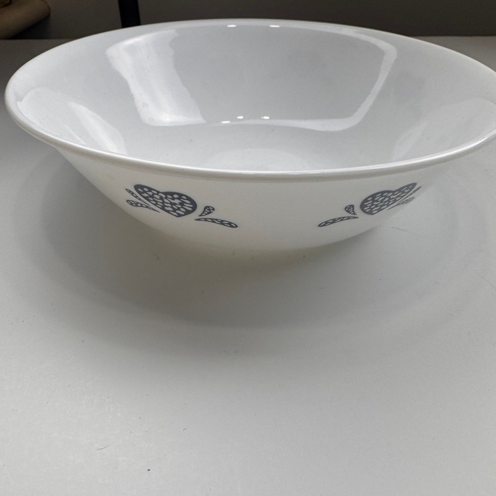Corelle Corning Folk Stitch Blue Hearts White Serving Bowl Vitrelle USA Made - Picture 4 of 4